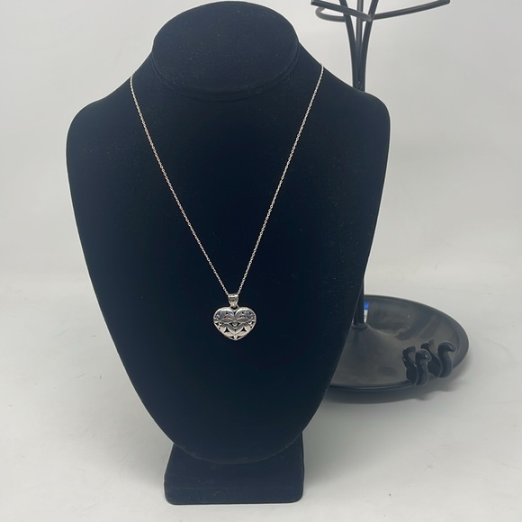 NECKLACE 925 Sterling Silver Heart Pendant and 925 Sterling Chain - Picture 3 of 5